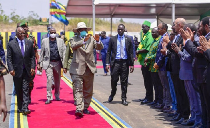 África oriental: los presidentes de Uganda y Tanzania firman un pacto