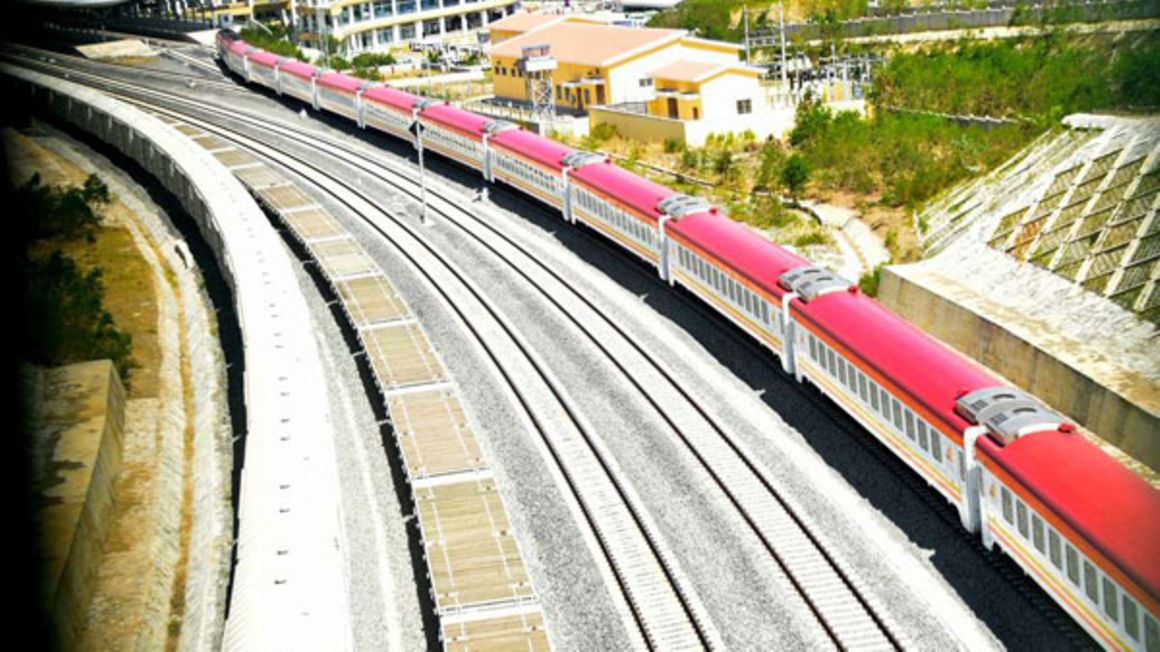 Llamada para enlazar continente por ferrocarril, agua y aire