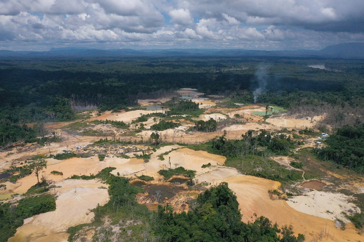 La minería ilegal en la Amazonía alcanza un récord en medio de protestas indígenas