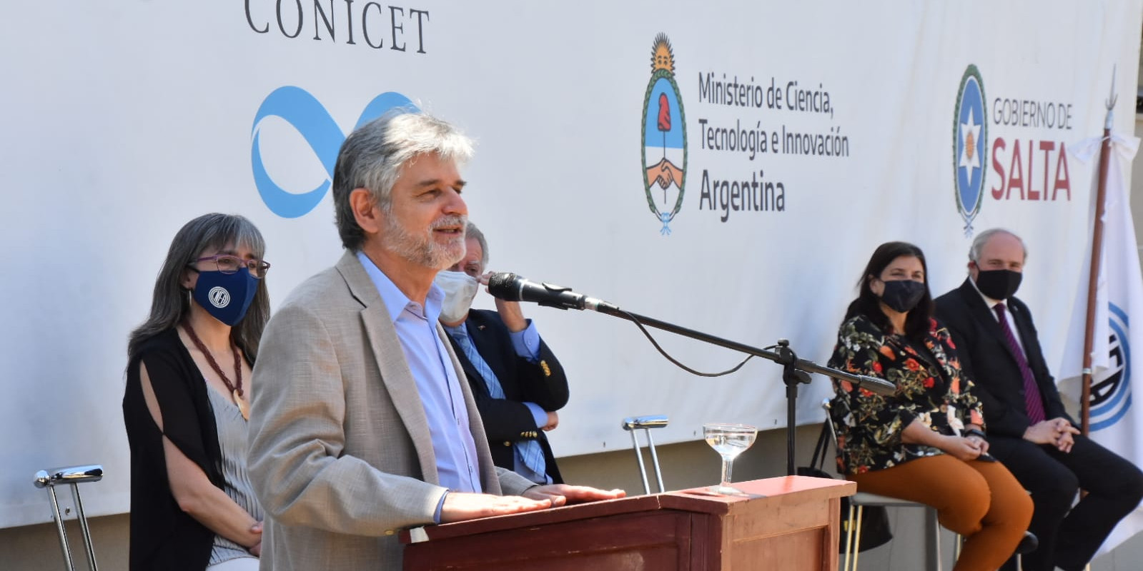 Filmus estuvo en el Observatorio del proyecto Qubic de Salta