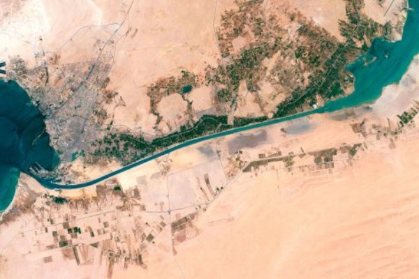 Aumento de tarifas para todos los buques en el Canal de Suez