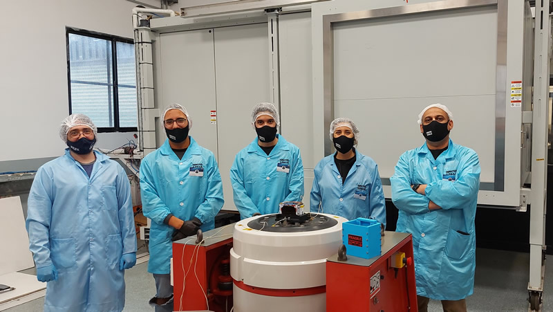 El primer picosatélite de Innova Space llegó a Escocia, escala previa a Cabo Cañaveral